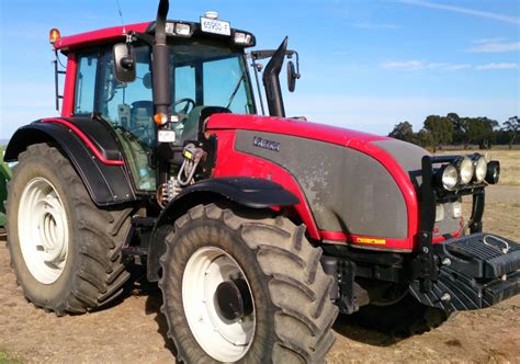 sale valtra   hp tractor machinery farm tender