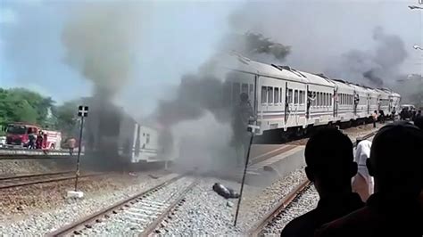 detik detik gerbong kereta pembangkit gajayana lebaran terbakar  stasiun nganjuk tribun video