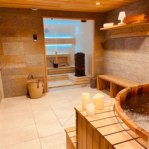 espace detente avec jacuzzi sauna chalet pleine vue spa chamonix