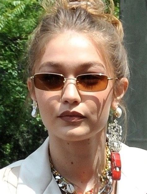 Te Kolczyki Gigi Hadid To Jeszcze Nic Zobaczcie Te Paskudne Buty