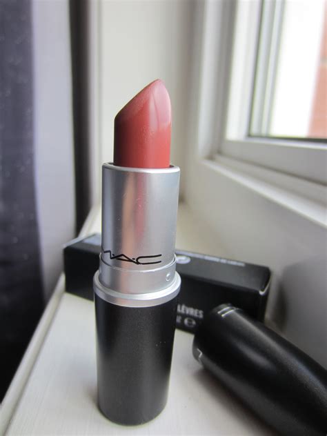 Review Swatch Mac Matte Lipstick In “persistence