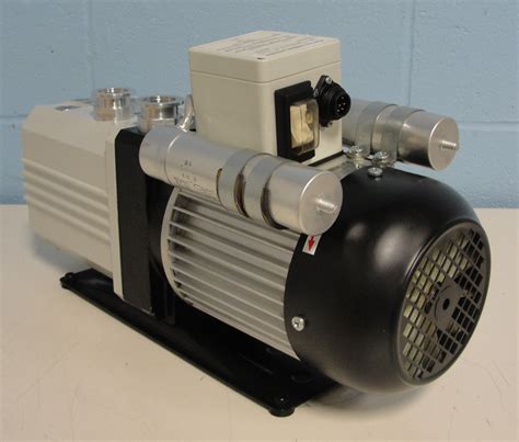 trivac de dual stage rotary vane vacuum pump