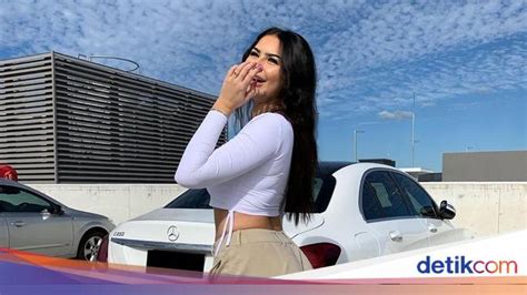 Foto Artis Tiktok Yang Diblokir Akunnya Karena Terlalu Seksi