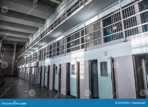 gevangenis binnen stock foto image  kooi capon gevangenis