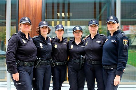 las mujeres empoderan la policia nacional  fondo faro de vigo