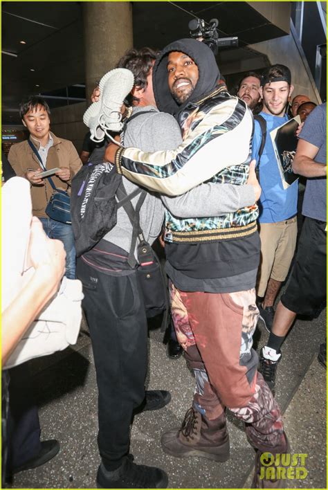 Photo Kanye West Breaks Up Paparazzi Fight At Lax 10 Photo 3584080