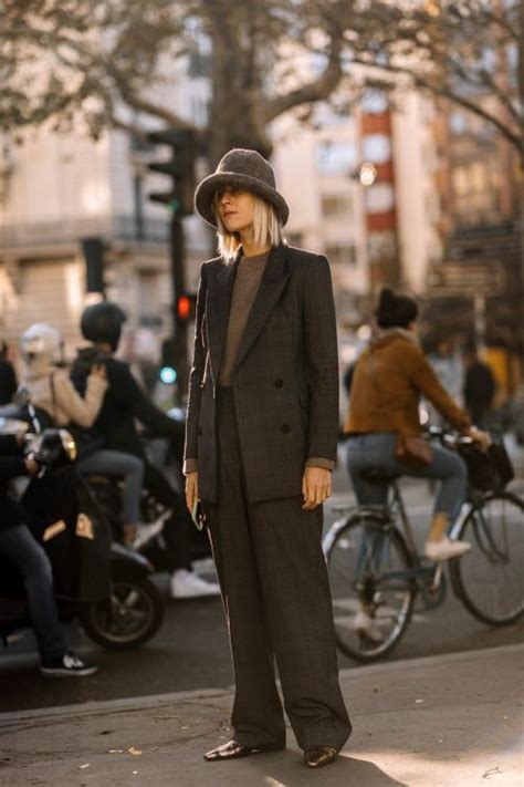 Street Style Na Tygodniu Mody W Paryżu Görüntüler Ile