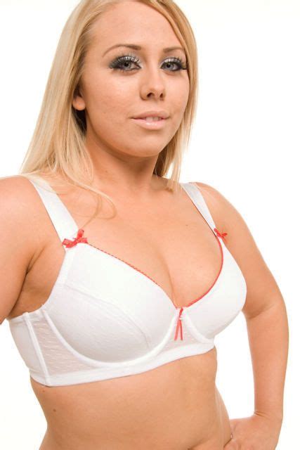 lightly padded womens bra size 34d 46g white u wired cup size d dd e