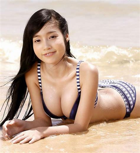 Vietnamese Model Elly Tran Ho Ted In Boobs [album In