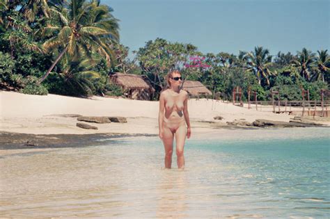 nude girlfriend natural vacation april 2012 voyeur web