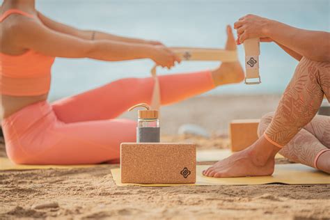 decathlon lanza una edicion limitada de prendas  accesorios de yoga en colaboracion  alicia