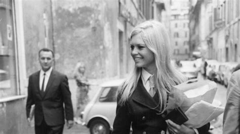 31 Ways To Get Brigitte Bardot’s Classic Style With Fall’s