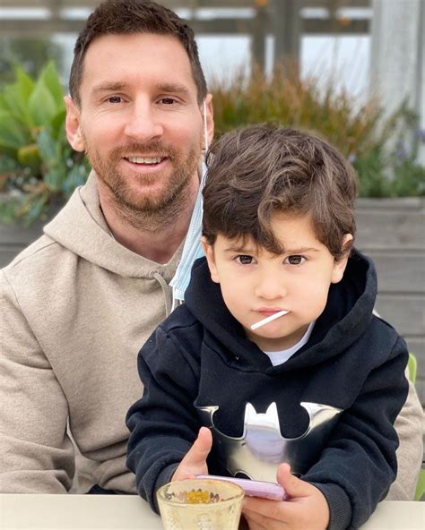 lionel messi turns  check   adorable family    argentine soccer legend