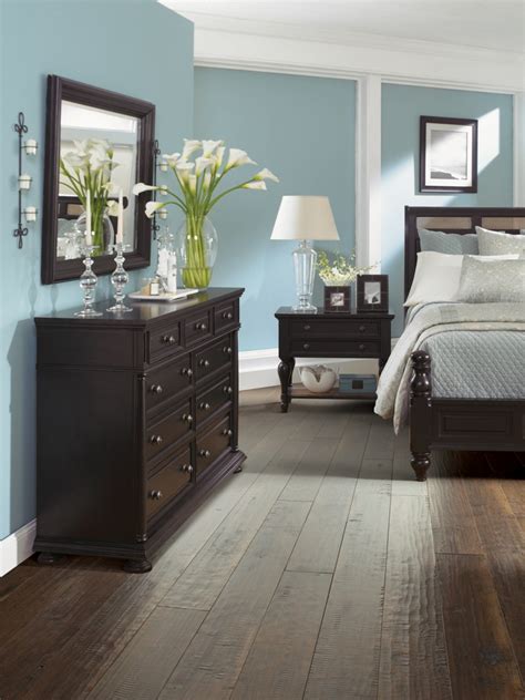 dark wood bedroom furniture decorating ideas