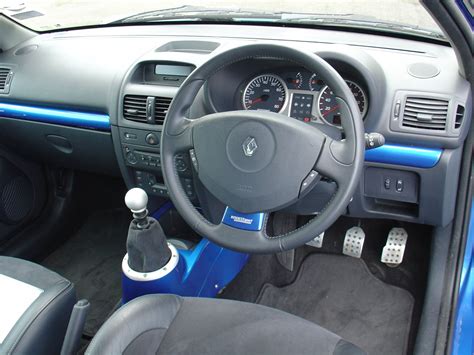 Renault Clio V6 2001 2005 Driving And Performance Parkers