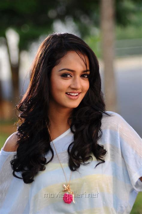 shanvi srivastava rising indian actress and model very hot and beautiful wallpapers free