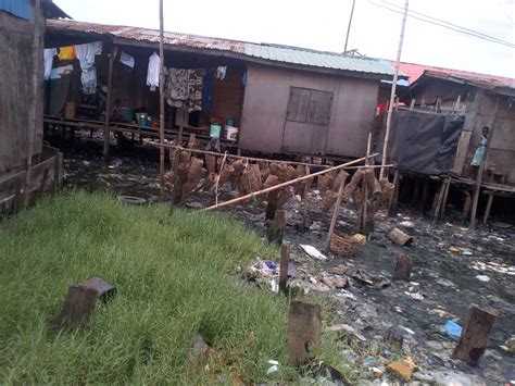latest breaking news  nigeria    world photonews unhomes visits slums  lagos