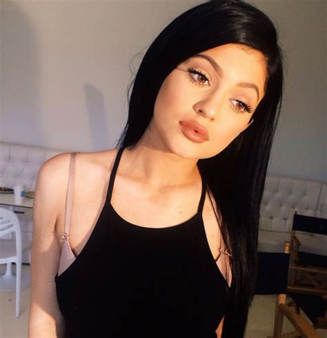kylie jenner looks like a mannequin the hollywood gossip