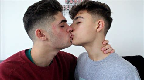 How To Kiss French Kiss Tutorial Youtube