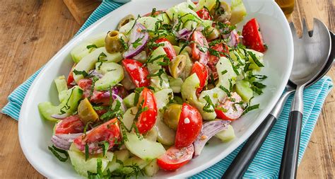 komkommer tomaten salade met griekse yoghurt recept saladerecepten