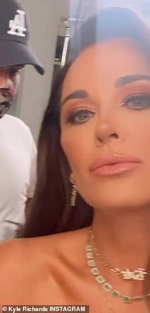 Kyle Richards 52 Looks Youthful As Ever With A Shorter Hairdo Six