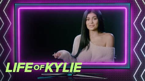 E Kylie Jenner Shows Us How To Use A Television Der Tv Spot