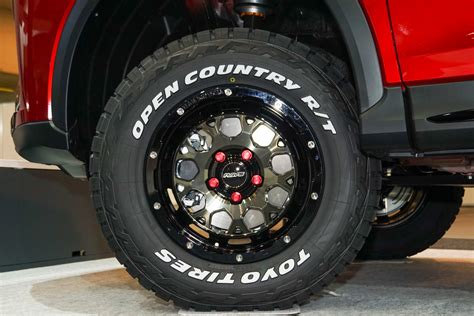 【大阪オートメッセ 2020】2月発売のホワイトレタータイヤ「open Country R T」によるカスタマイズを提案するtoyo Tire