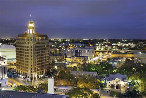 downtown san antonio hotels  emily morgan hotel