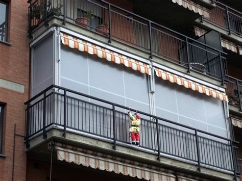 Installa sul tuo balcone una veranda che protegga da freddo e intemperie d'inverno, e dal calore e dal sole d'estate. Foto: Tenda Veranda doppio Rullo Estiva e Invernale Www