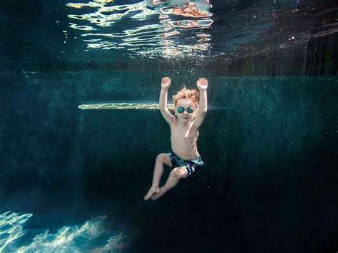 create amazing underwater photography   budget click magazine