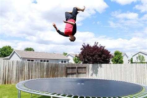 How To Do A Backflip On A Trampoline How To Do A Backflip In 2 Minuets