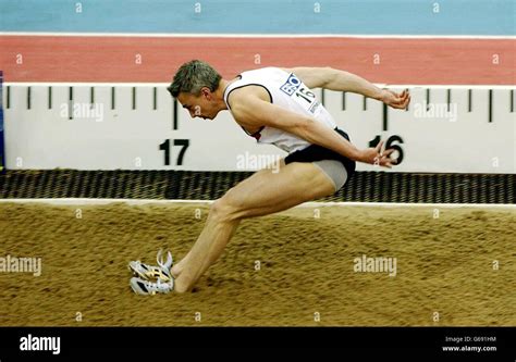 great britains jonathan edwards   triple jump mens final    iaaf world indoor