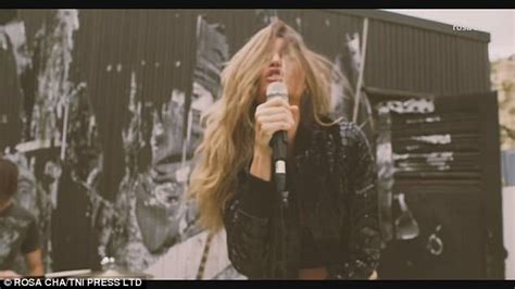 gisele bundchen rocks out for rosa cha ad campaign daily mail online