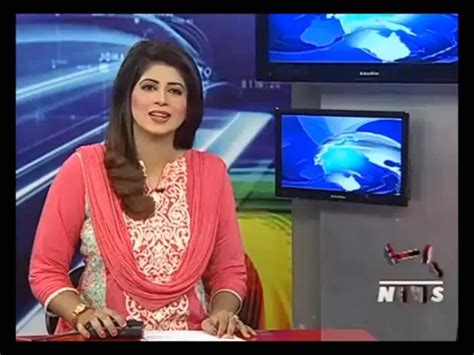 Pakistani Spicy Newsreaders Hot News Anchor Of Waqt News