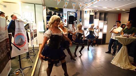 Oktoberfest German Beer Maids Dances Youtube