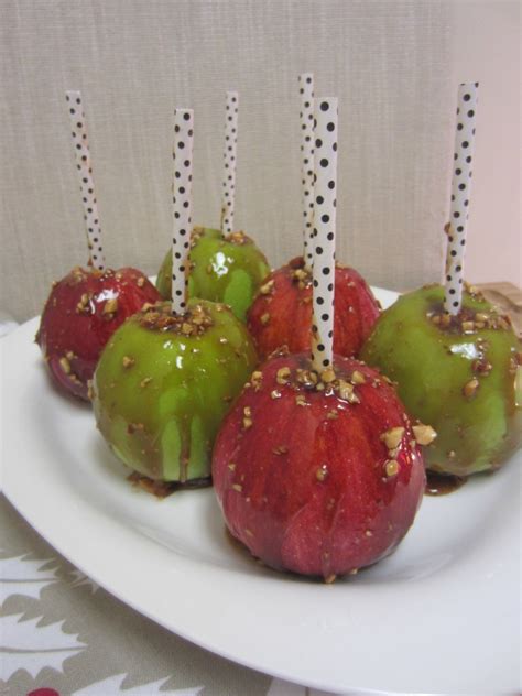 Healthy Caramel Apples (With Almonds)