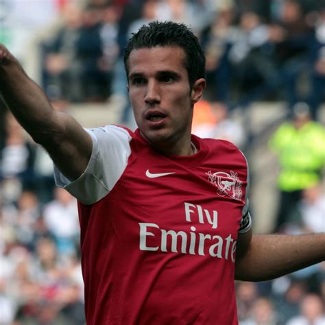 robin van persie announces    renew arsenal contract news scores highlights stats