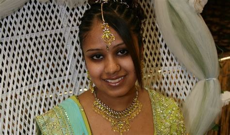 enjoy indian real life indian girl in shadi lacha down blouse