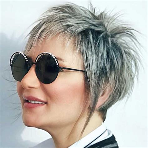 Le tendenze 2021 per i tagli di capelli per donne mature. Tagli Capelli 2021 Donne Over 60 â Italia 2021