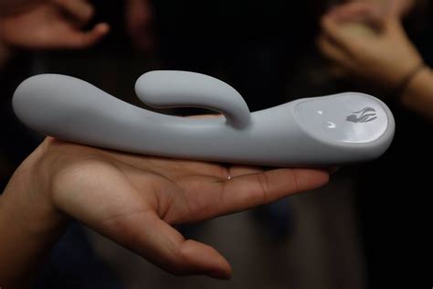 samsung apologizes to women s sex toy company it asked to hide at tech
