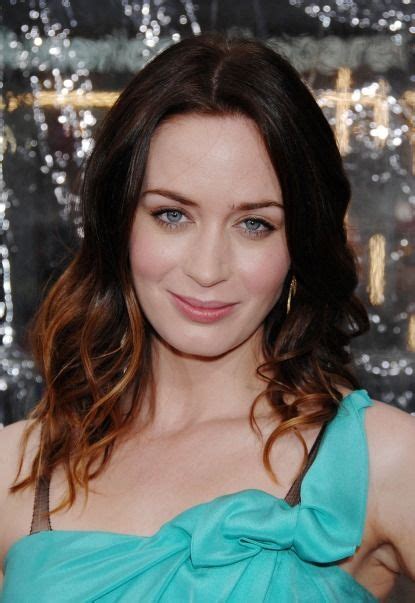 Emily Blunt Does An Edgier Brunette Ombre How Gorgeous Is