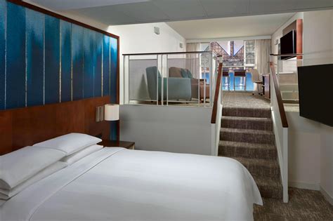 hotel rooms amenities toronto marriott city centre hotel