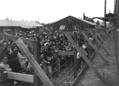 [photo] japanese americans preparing to be released from the santa
