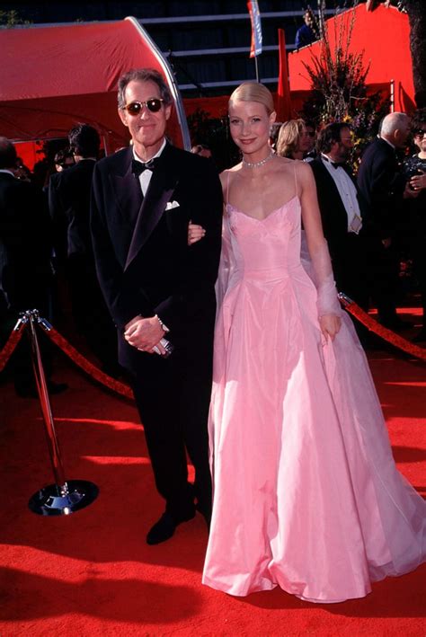 Gwyneth Paltrow At The 1999 Academy Awards The Best Oscars Dresses Of