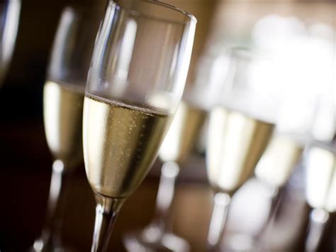 champagne glasses enobytes food wine