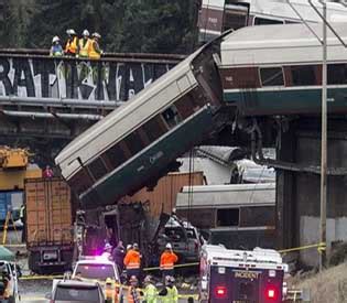 train crash  dead    injured  washington