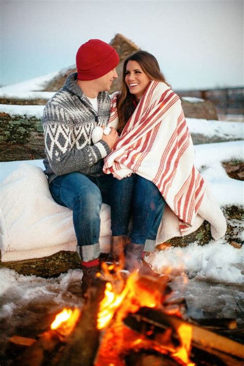 10 Romantic Winter Engagement Photo Ideas Hative