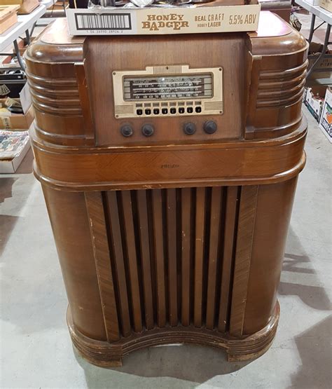 vintage philco shortwavelongwave floor model radio