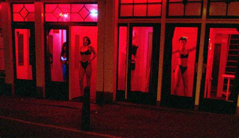 Amsterdam To Ban Tours From Red Light Districts Sex Shop Windows