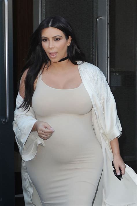 Pregnant Kim Kardashian Leaves Her Apartment In New York 09 13 2015